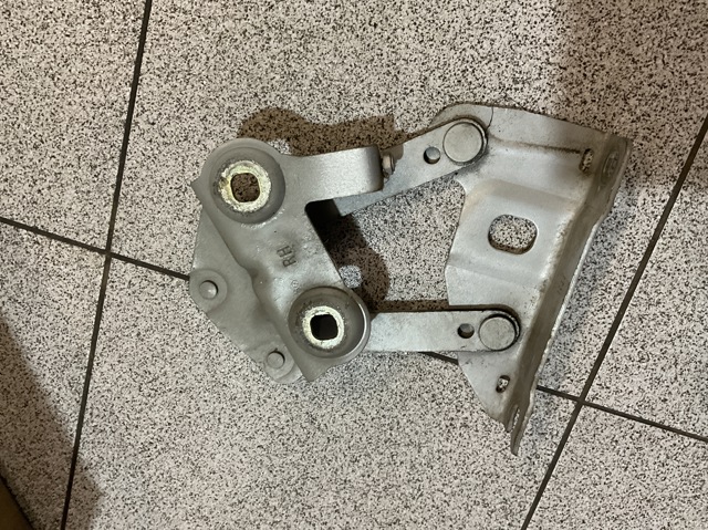 Петля капота, права BKB760100 LAND ROVER