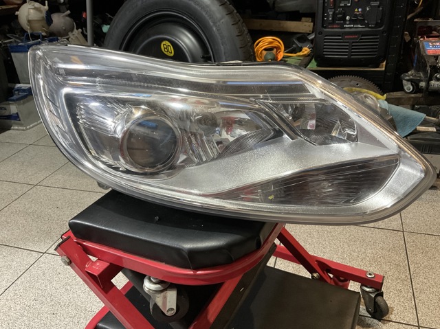 Фара передня права BM5113005JB FORD