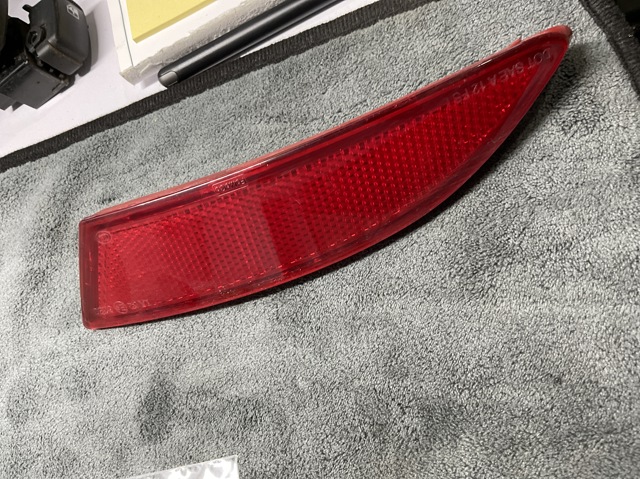 Катафот (відбивач) заднього бампера, лівий BM51515C0AE FORD
