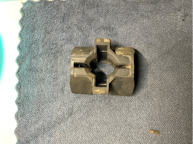 Подушка радіатору нижня CPLA8B204AB LAND ROVER