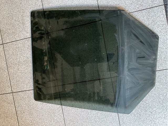 Скло заднє праве CVB500220 LAND ROVER