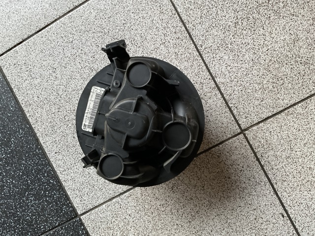 Електромотор пічки F667217D NISSAN