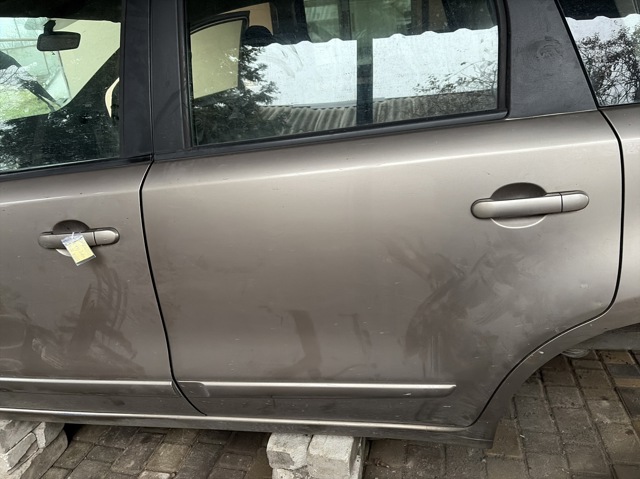 Двері пасажирськи задні ліві Nissan Note