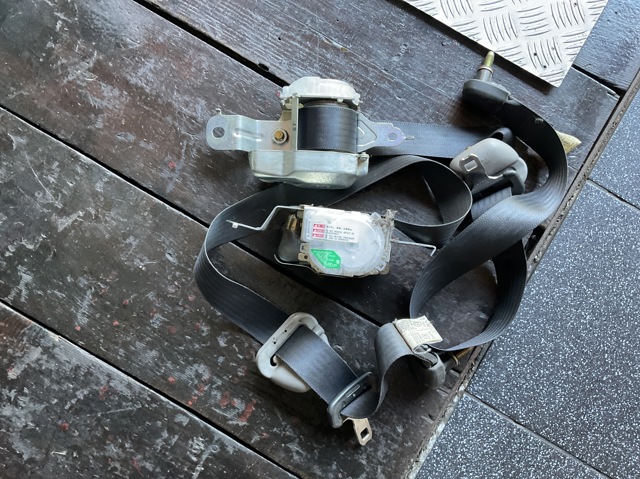 Пасок безпеки передній H6884EB30B NISSAN