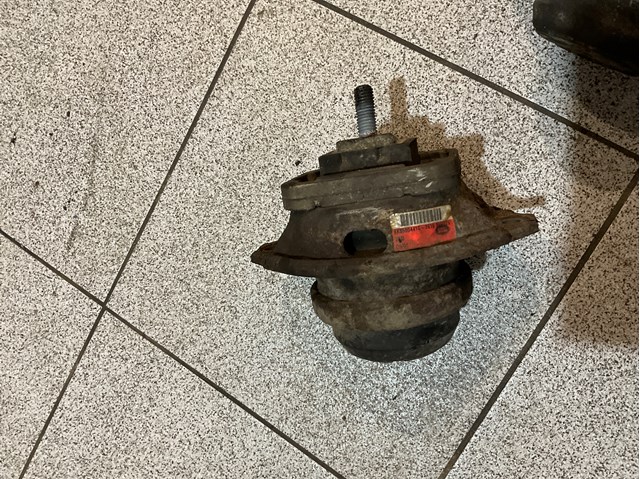 Подушка (опора) двигуна, ліва/права KKB500441 LAND ROVER