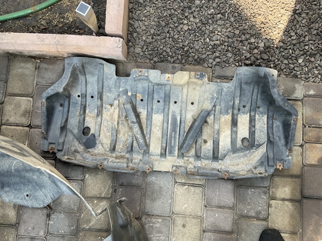 Захист піддона KRN500110 LAND ROVER