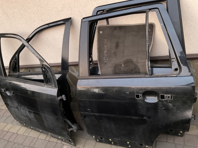 Двері пасажирськи задні ліві LR001613 LAND ROVER