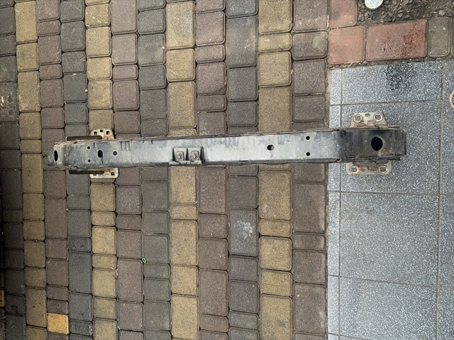 Підсилювач бампера переднього LR005532 LAND ROVER