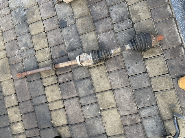 Привід правий LR006706 LAND ROVER