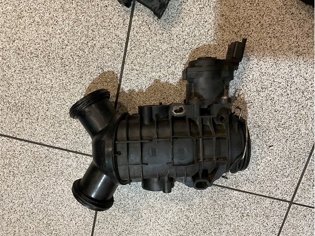 Дросільна заслінка в зборі LR007124 LAND ROVER