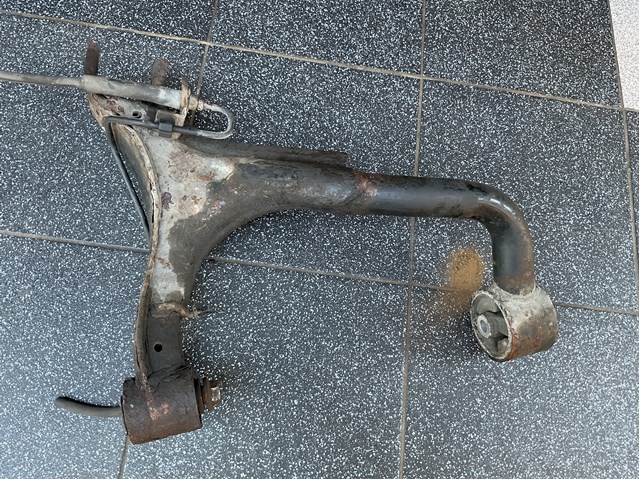 Важіль підвіски задній правий LR010526 LAND ROVER