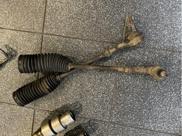 Тяга рульова в зборі LR010674 LAND ROVER