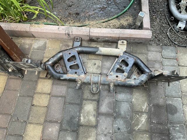 Підсилювач бампера LR016868 LAND ROVER