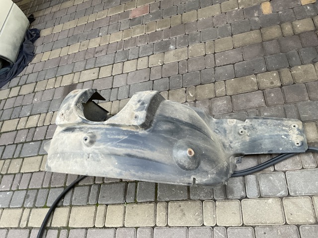 Підкрилок передній лівий LR019147 LAND ROVER