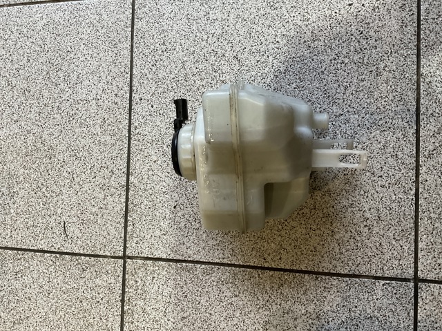Бачок ГГЦ LR033628 LAND ROVER