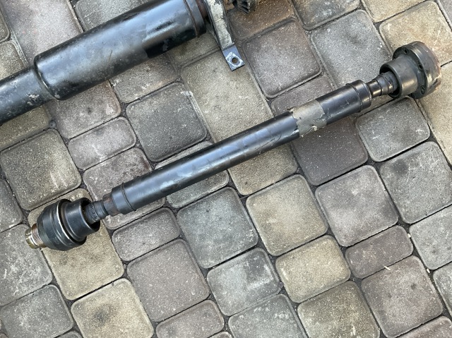Кардан передній LR034513 LAND ROVER