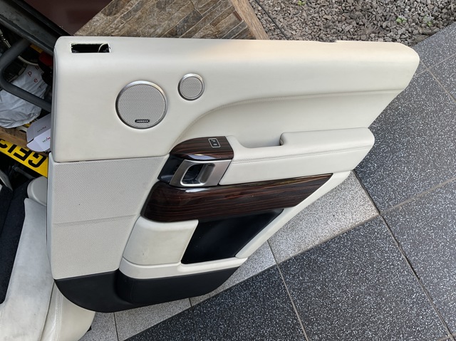 Карта дверей правих задніх LR040532 LAND ROVER