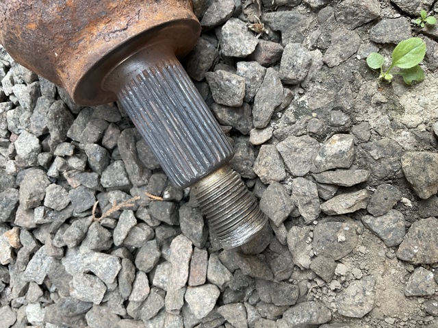 Піввісь задня, права LR053789 LAND ROVER