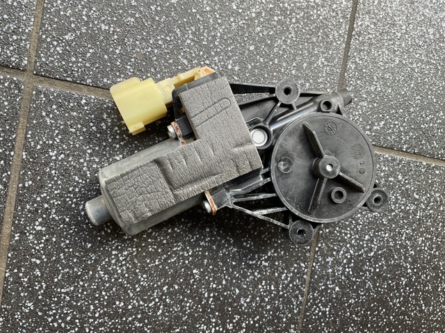 Склопідйомник передньої правої двері LR077817 LAND ROVER