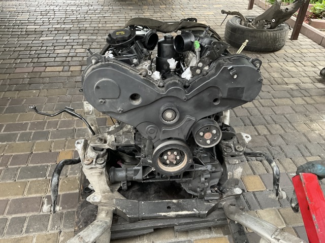 Двигун у зборі LR106166 LAND ROVER