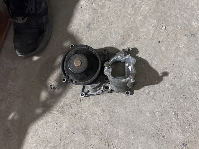 Насос системи охолодження 11518516205 BMW