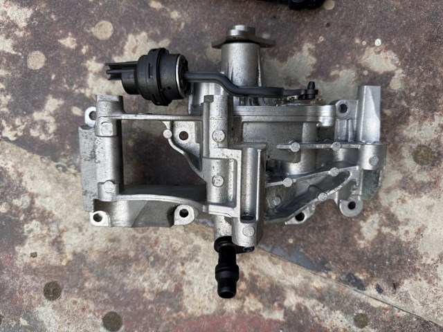 Помпа водяна, (насос) охолодження, в зборі з корпусом 11518588887 BMW