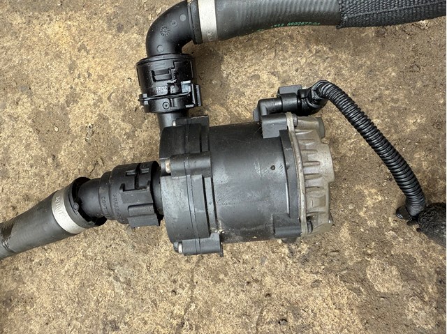 Водяний насос охолодження електричний додатковий 11518638237 BMW