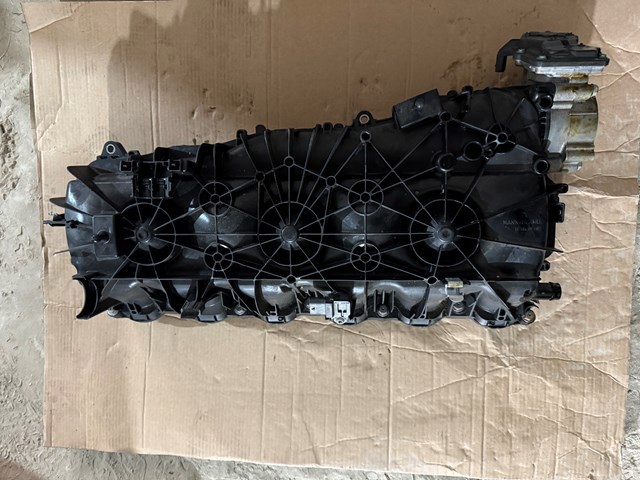 Колектор впускний 11618647977 BMW