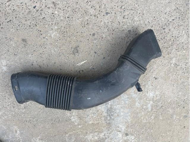 Патрубок повітряний, вхід повітряного фільтра 13718513454 BMW