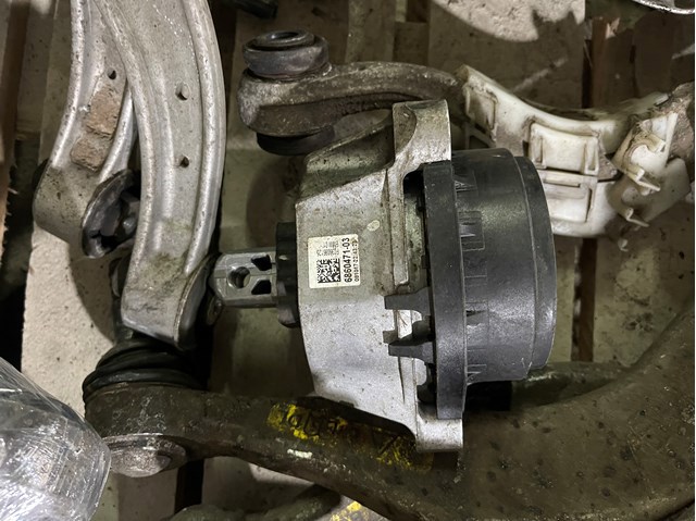 Права подушка двигуна 22116860472 BMW