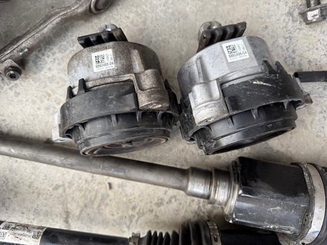 Права подушка двигуна 22116860496 BMW