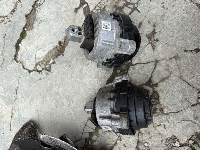 Права подушка двигуна 22118482772 BMW