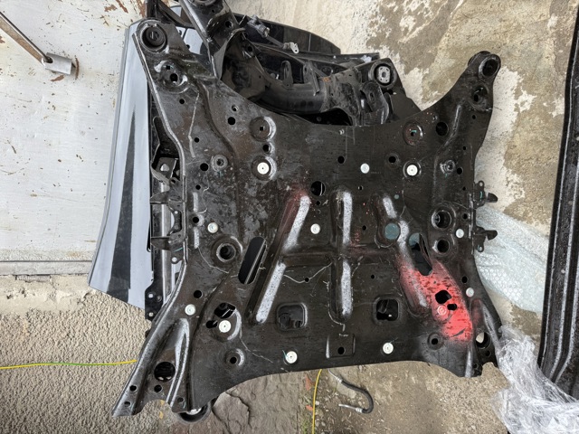 Балка передньої підвіски, підрамник 31106888031 BMW