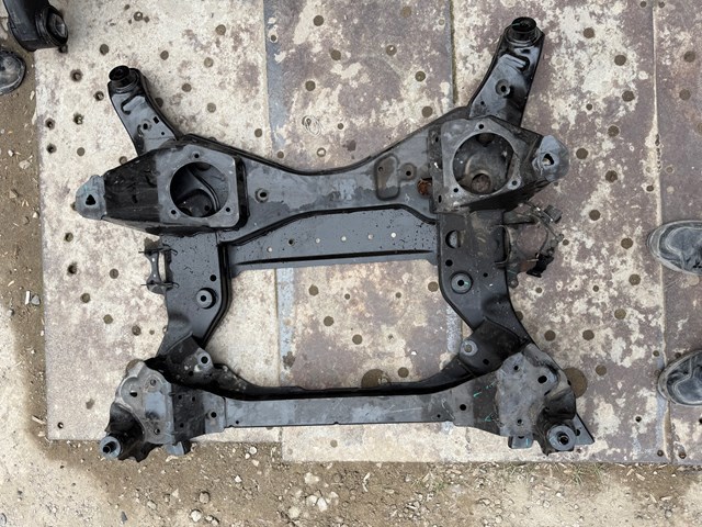 Передня балка 31106891262 BMW