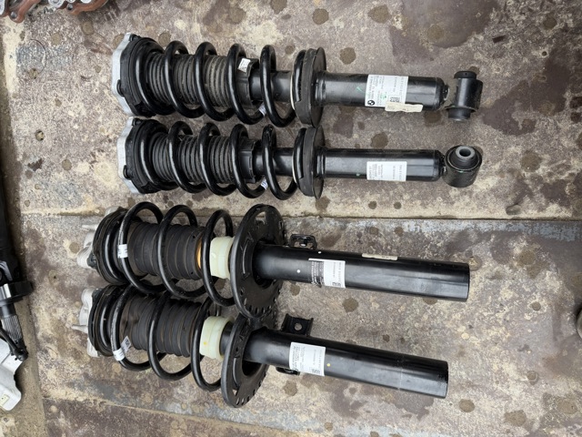 Ліва передня стійка 31306890943 BMW