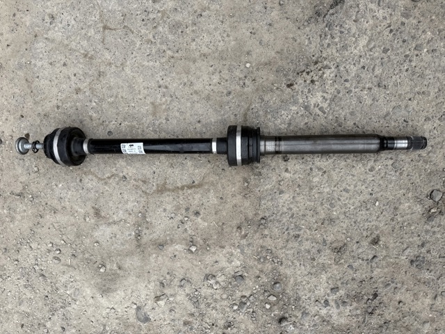 Піввісь задня, права 33207560820 BMW