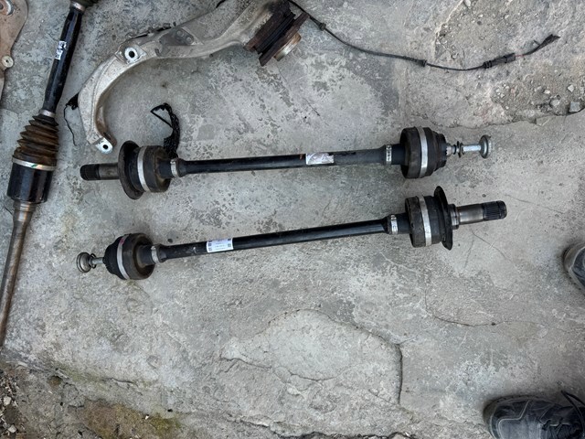 Піввісь задня, ліва 33208487513 BMW