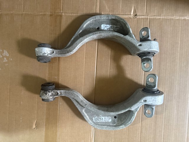 Балансир задній правий 33306892260 BMW