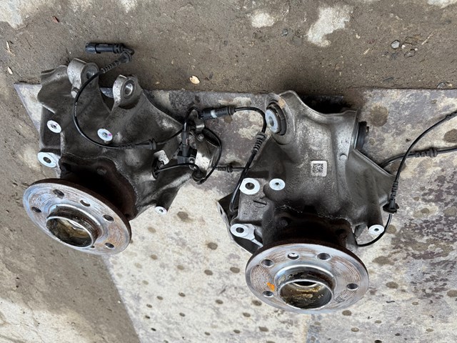 Цапфа поворотного кулака 33308091300 BMW