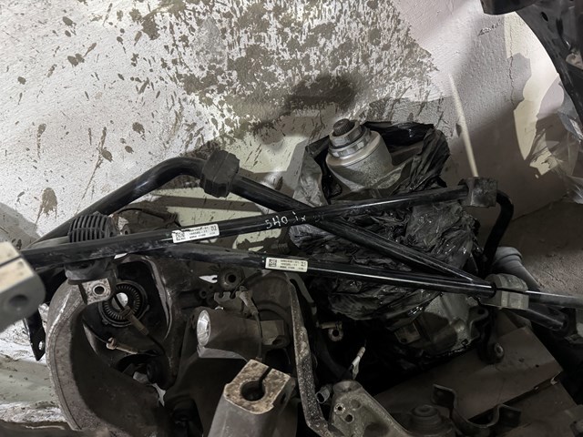 Стабілізатор задньої осі 33506861457 BMW