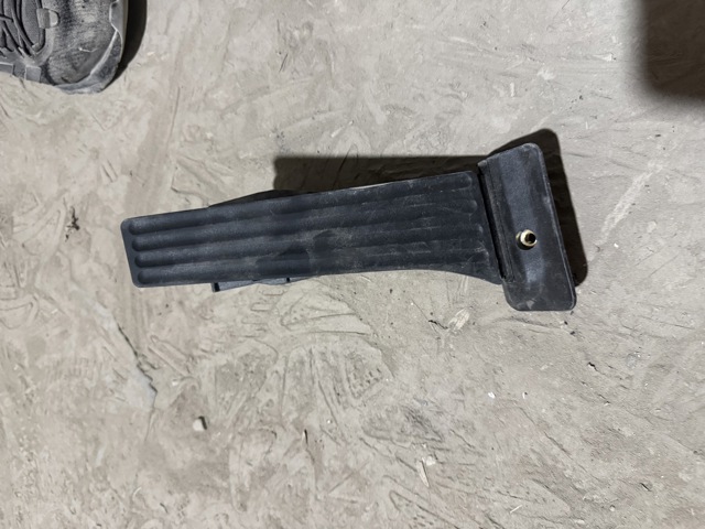 Підаль газу 35406889823 BMW