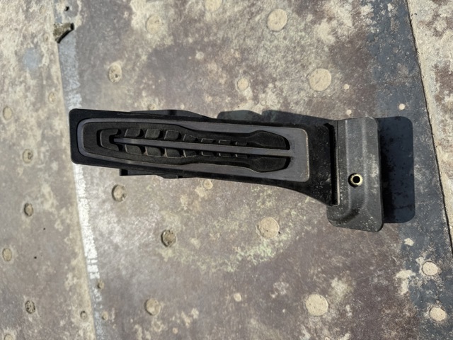 Підаль газу 35406889825 BMW