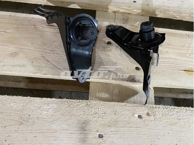 Кронштейн кріплення крила переднього правого, передній 41357475796 BMW