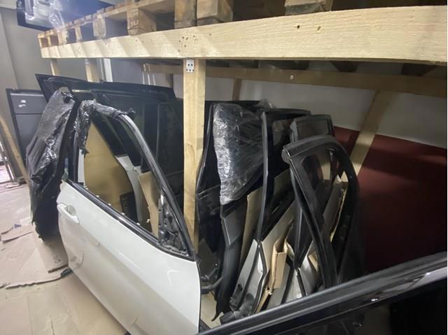 Дверка передня права 41517386738 BMW