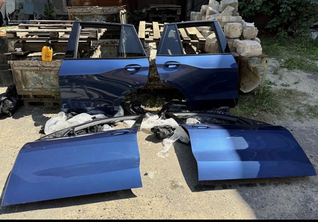 Пасажирські передні двері 41518738552 BMW