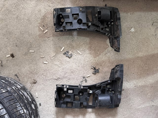 Ліве кріплення заднього бампера 51128069245 BMW