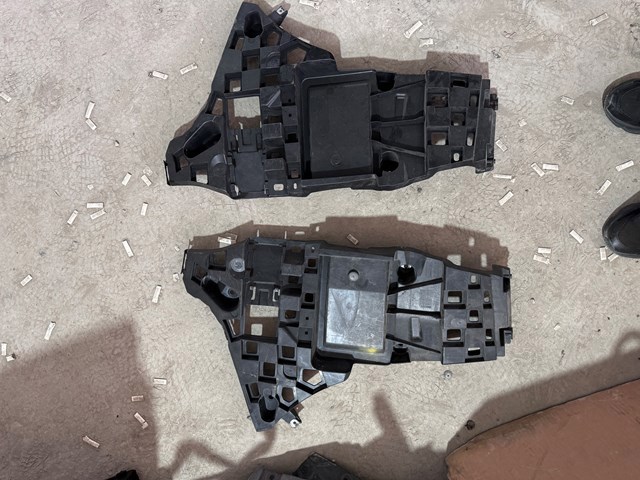 Кронштейн бампера заднього, зовнішній правий 51128069248 BMW