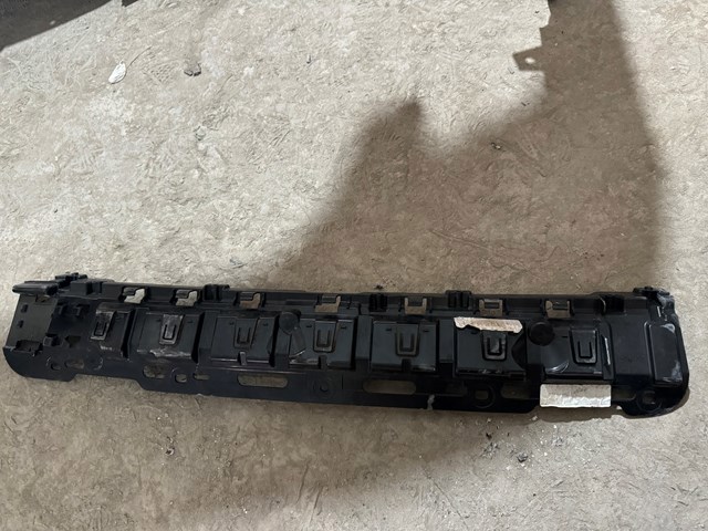 Кронштейн бампера заднього, центральний 51128070332 BMW