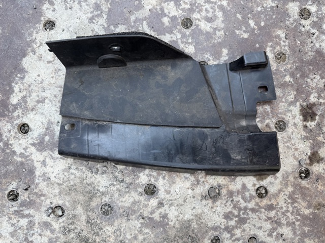 Кронштейн бампера заднього, лівий 51128091739 BMW