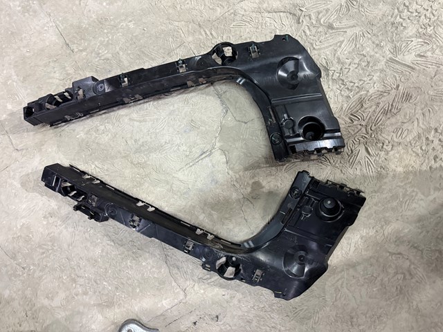 Кронштейн бампера заднього, правий 51129451026 BMW